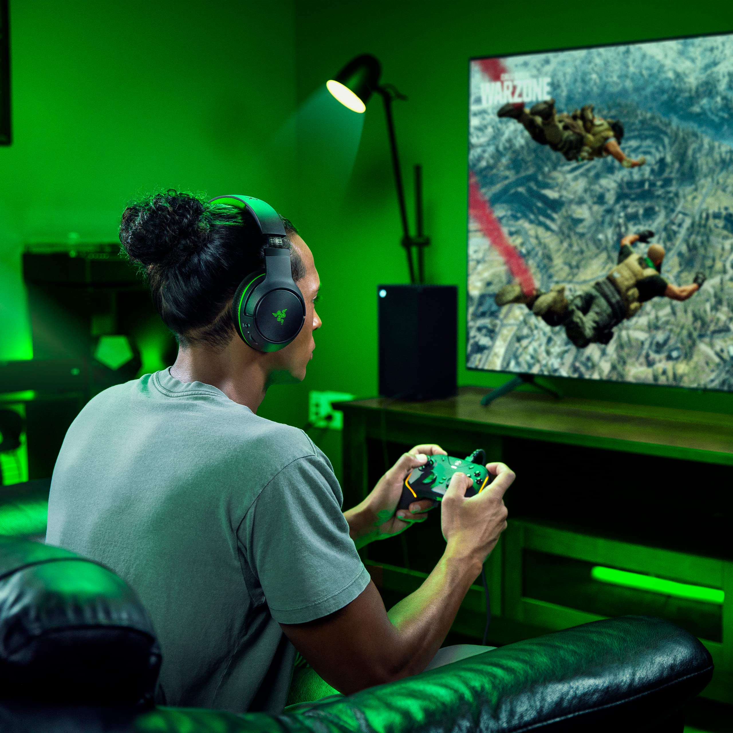 Razer Kaira HyperSpeed Wireless Gaming Headset for Xbox Series X|S, Xbox One, PC: TriForce 50mm Drivers - HyperClear Cardioid Mic - Low Latency Bluetooth - Up to 30 Hour Battery Life - White